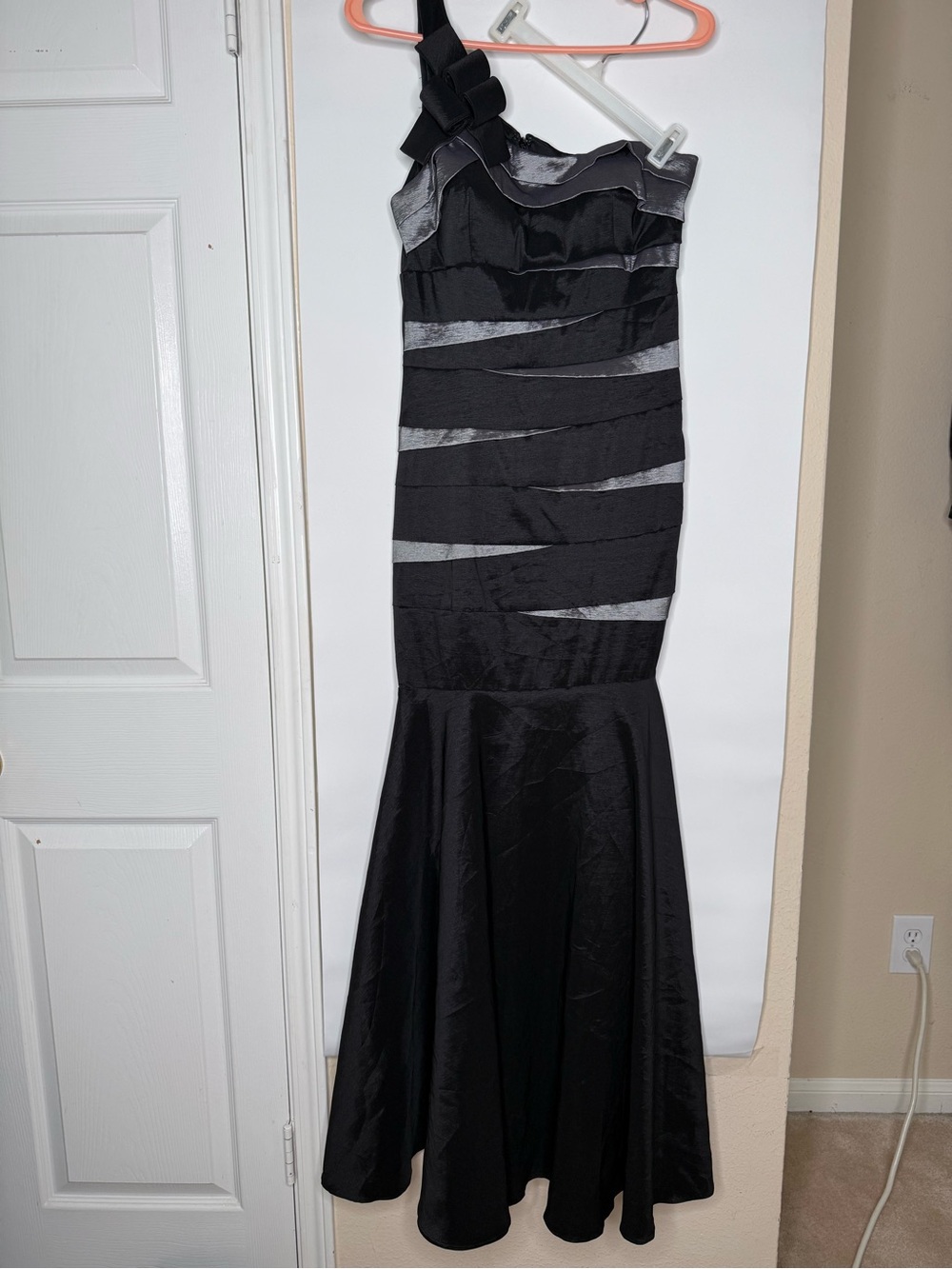 Betsy & Adam Black One-Shoulder Satin-Trim Mermaid Gown - Picture 3 of 9